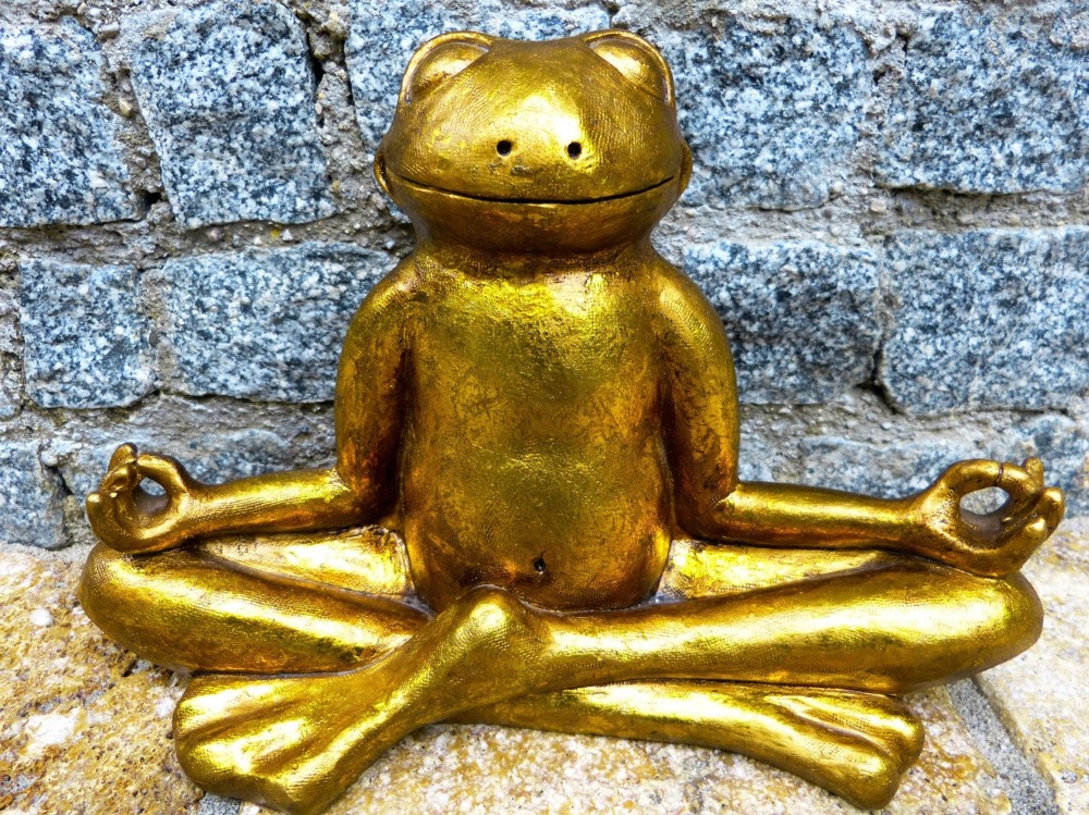 Goldene Buddha Figur Meditation Lotus