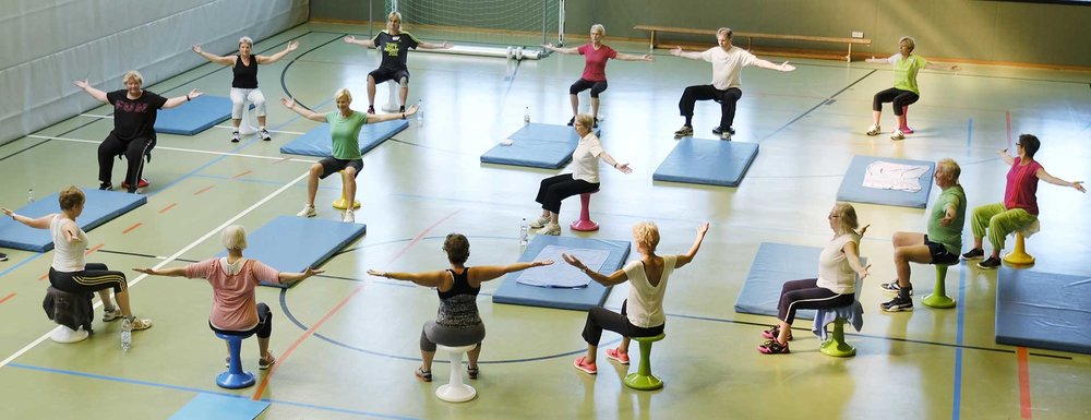 Kinder und Erwachsene – fitness sporthalle matten – meinsportnetz.nrw