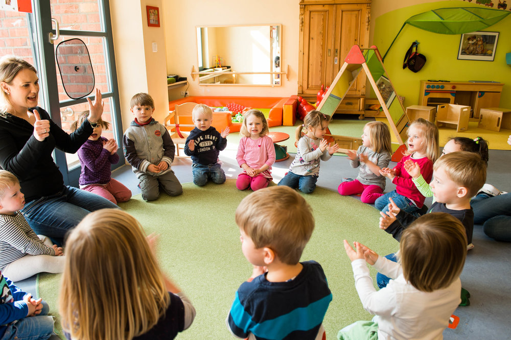 Kinder Kindergarten Kreis Sitzen